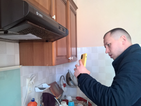 Если дырка в шве панельном, жди в квартире холодов