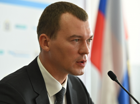 Михаил Дегтярёв представляет отчёт о работе