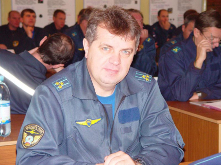 Ему могли позвонить среди ночи: «Срочно на вылет, люди попали в беду»