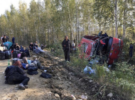 В результате ДТП в Ульчском районе перевернулся пассажирский автобус