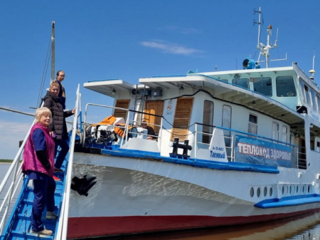 Теплоход «Здоровье» посетил дальние сёла