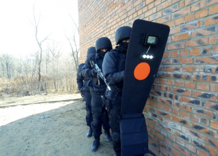 СОБР штурмует таможню