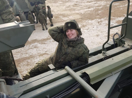 «Дочь связи»: малышка, найденная в казарме,  стала образцом для коллег