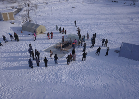 Врач не рекомендует окунаться в крещение