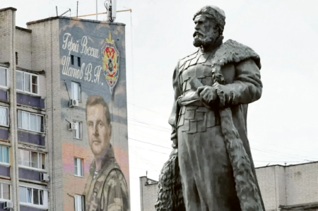 В Хабаровске открыли два мурала