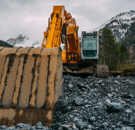 Стать оператором экскаватора: обучение, навыки и преимущества дистанционного обучения