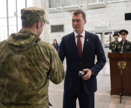 Военнослужащим вручили государственные награды