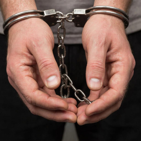 Сотрудник администрации Хабаровска взят под стражу по делу о взятках