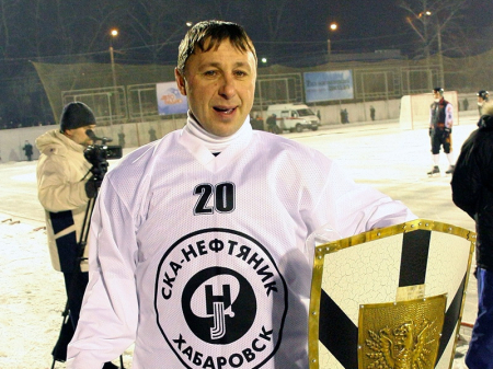 Даже когда Шестакова отправили на «пенсию», он продолжал играть