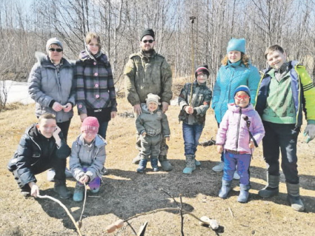 Виктория  Олейник работает  мамой