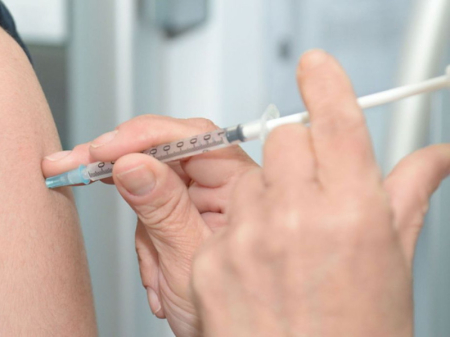 Прививаться надо и от дифтерии