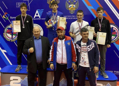У хабаровских кикбоксеров серебро и бронза на чемпионате и первенстве России