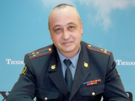 Инспекторов ГИБДД отучили вытирать жезл деньгами