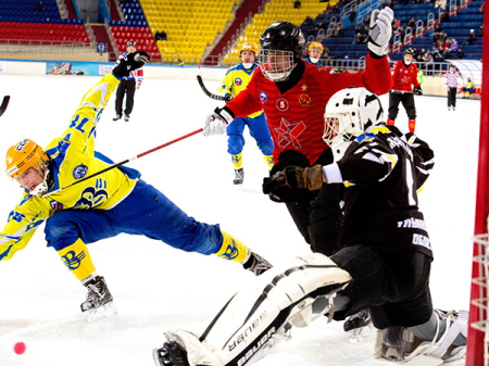 Играть в открытый хоккей с чемпионом - самоубийство