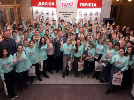 Выпускников школ ознакомили с перспективами работы на железной дороге 