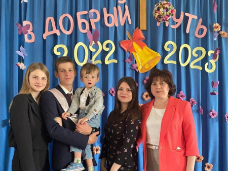 Семейное  счастье  Елены  Рогожкиной – родная  дочь  и  «подарочные»  дети