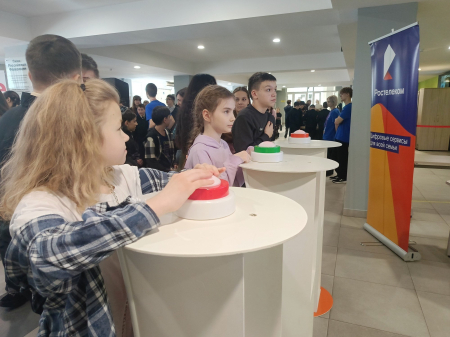 От роботов до фишинга: на «ТехноСТАРТе» школьники стали «супергероями» кибербезопасности 