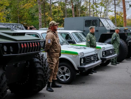 Мощные автомобили передал Охотнадзору Центр «Амурский тигр»