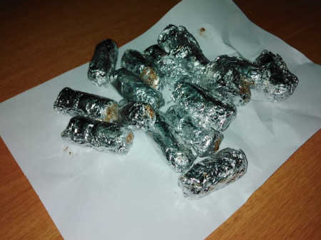 Почти килограмм ртути обнаружили хабаровские таможенники под одеждой у туристки 